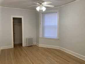 2433 W Dakin St, Unit Unit 1 in Chicago, IL - Building Photo - Building Photo