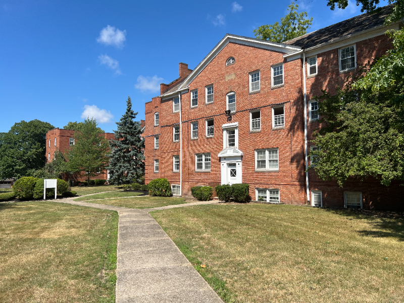 2481 Noble Rd in Cleveland Heights, OH - Building Photo