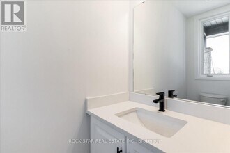 3 Southam Ln in Hamilton, ON - Building Photo - Building Photo