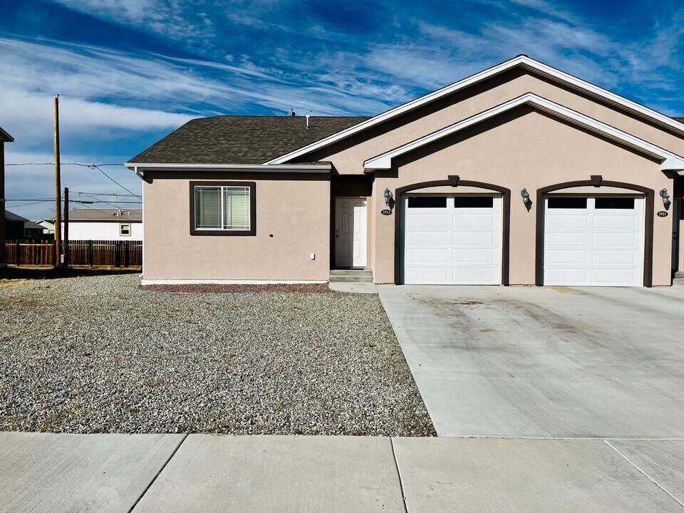 1911 W 8th St in Alamosa, CO - Building Photo