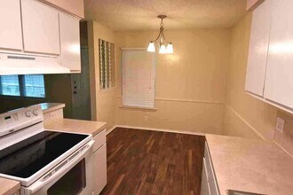 3321 Dolphin Dr in Austin, TX - Building Photo - Building Photo