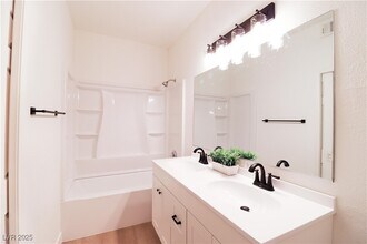 5225 W Reno Ave in Las Vegas, NV - Building Photo - Building Photo