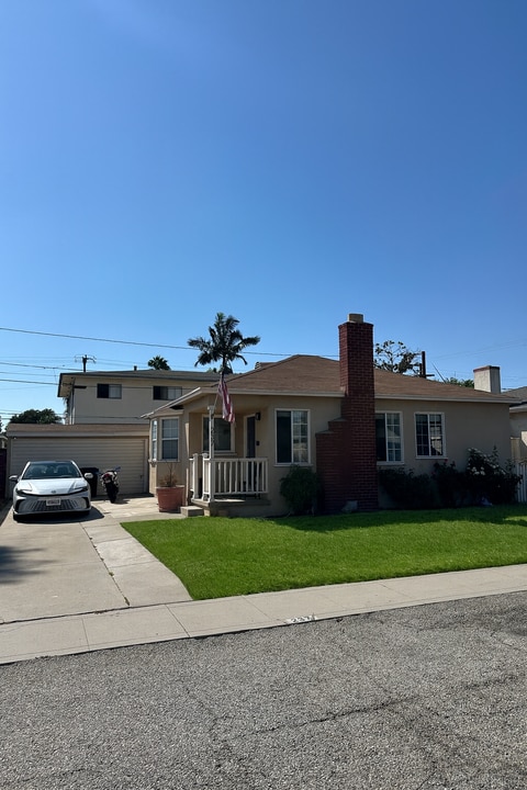 237 N Park Ave in Montebello, CA - Building Photo