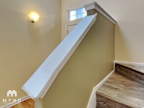 24944 SE 43rd St in Issaquah, WA - Foto de edificio - Building Photo