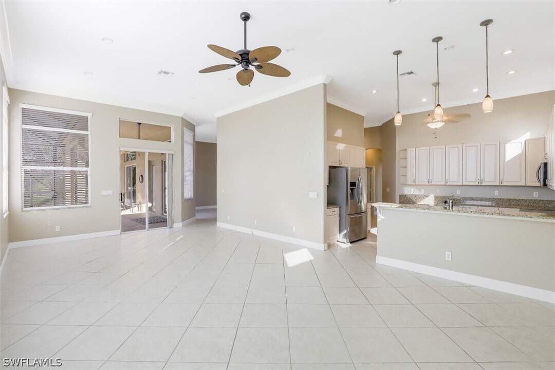 3304 Potomac Ct in Naples, FL - Building Photo