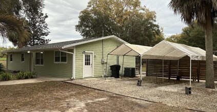 680 N Court St in Bronson, FL - Foto de edificio - Building Photo