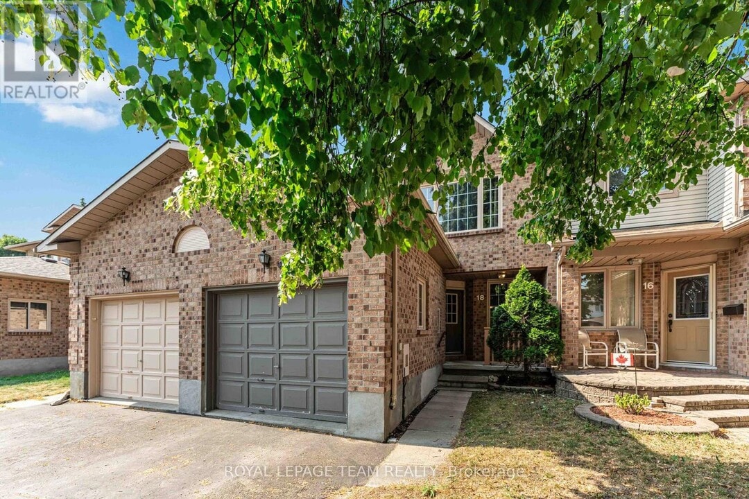 18 Ravenscroft Ct in Ottawa, ON - Building Photo