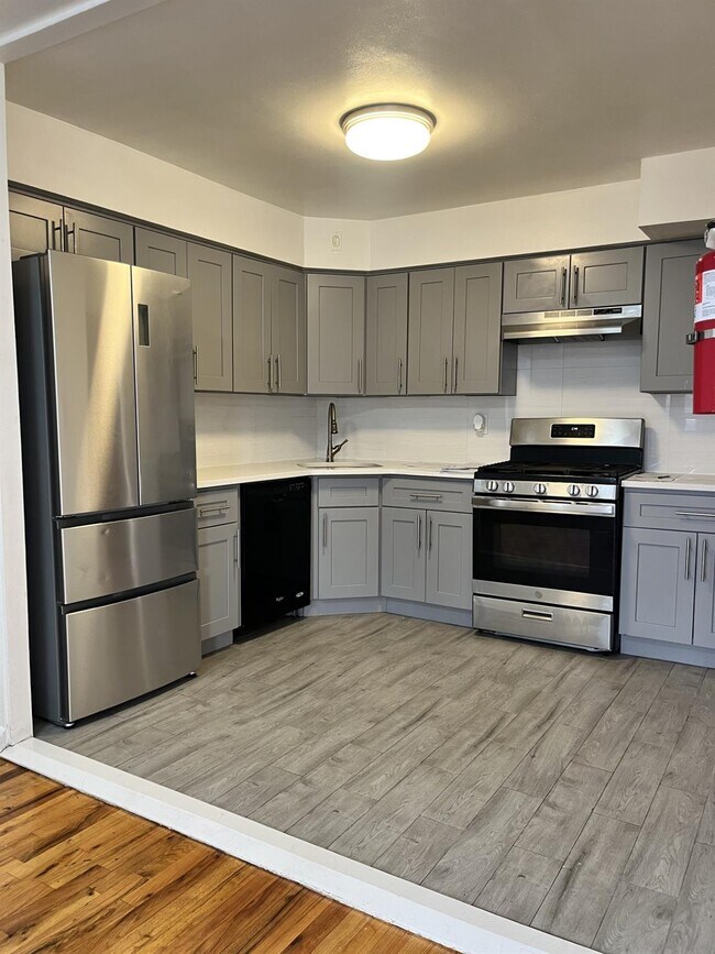 25-59-59 46th St in Queens, NY - Building Photo - Building Photo