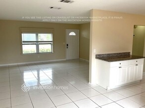 785 SW Belmont Cir in Port St. Lucie, FL - Foto de edificio - Building Photo