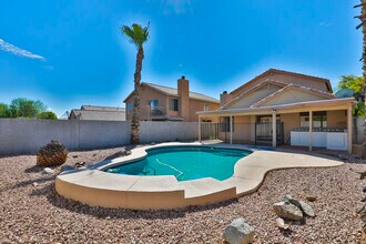 2018 E Escuda Rd in Phoenix, AZ - Building Photo - Building Photo