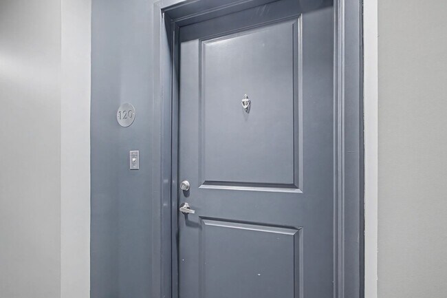 1677 54th Ave N in Nashville, TN - Foto de edificio - Building Photo