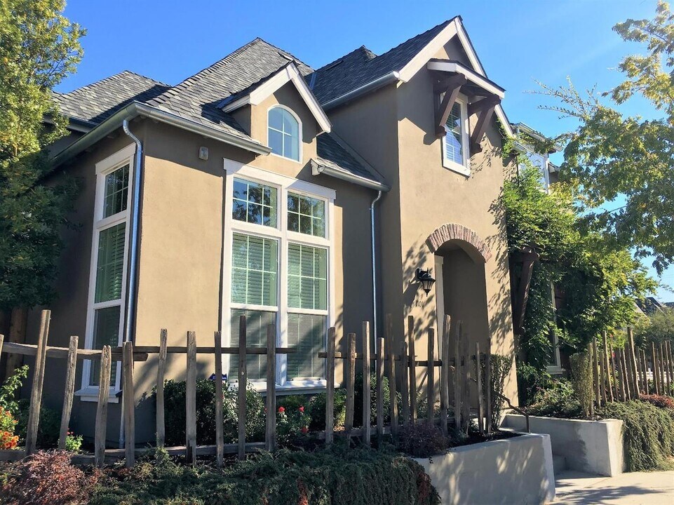 1101 Paris Dr in Roseville, CA - Building Photo