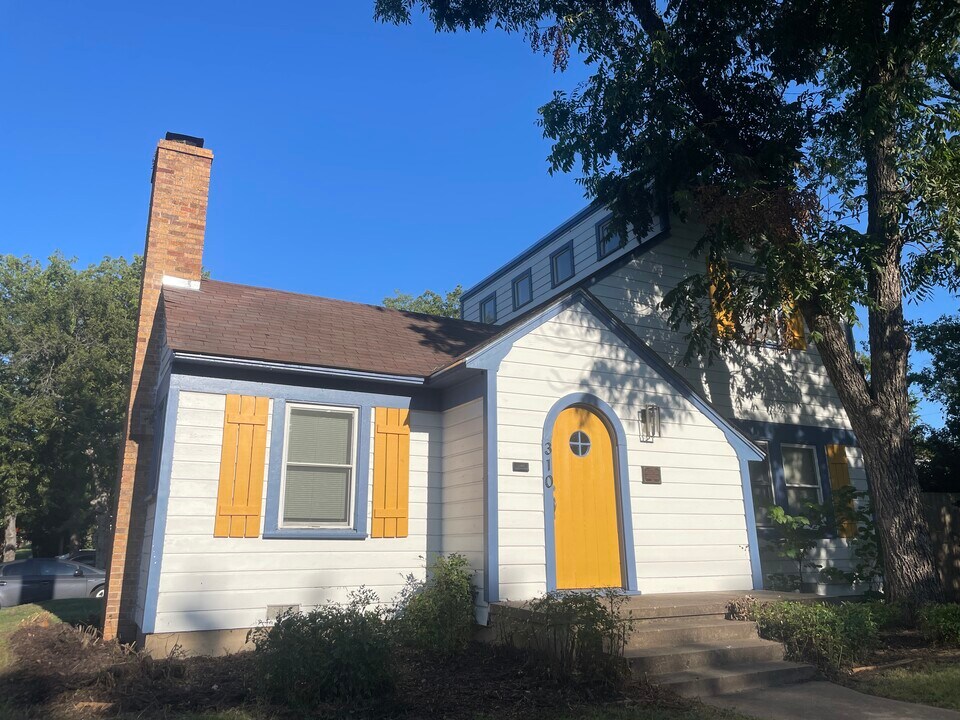 310 Amarillo St in Denton, TX - Foto de edificio