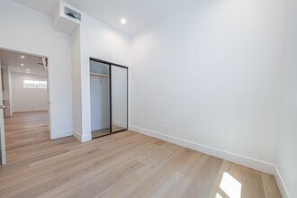 240 N Dillon St-Unit -Unit #240 1/4 in Los Angeles, CA - Building Photo - Building Photo