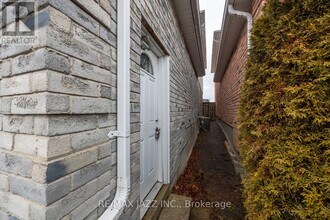 4 Daiseyfield Ave in Courtice, ON - Building Photo - Building Photo