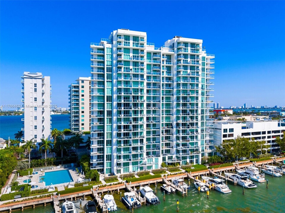 7930 East Dr in North Bay Village, FL - Building Photo