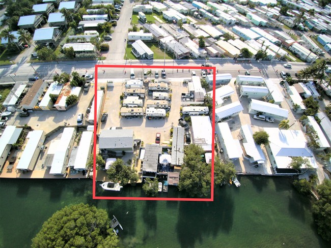 6529 Maloney Ave in Stock Island, FL - Foto de edificio - Building Photo