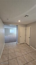 4563 Cotton Quail Ave, Unit 3W in Las Vegas, NV - Building Photo - Building Photo