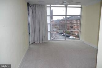 2772 Lighthouse Point E in Baltimore, MD - Building Photo - Building Photo