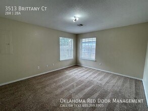 3513 Brittany Ct in Moore, OK - Foto de edificio - Building Photo
