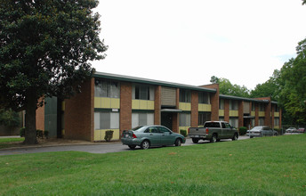 Greenbriar in High Point, NC - Building Photo - Building Photo