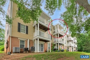 1242 Villa Ln in Charlottesville, VA - Building Photo