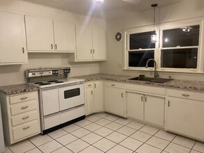 1710 Alexander Cir in Pueblo, CO - Foto de edificio - Building Photo