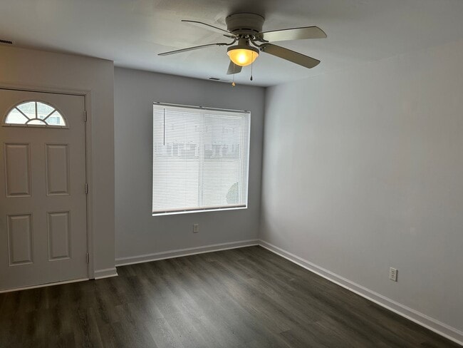 162 Delmar Ln in Newport News, VA - Building Photo - Building Photo