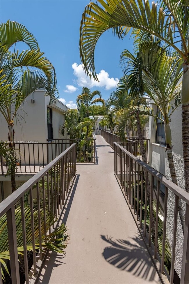 20350 W Country Club Dr, Unit PH24-4 in Aventura, FL - Building Photo - Building Photo