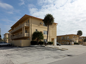 Patrician Apartments in Daytona Beach, FL - Building Photo - Building Photo