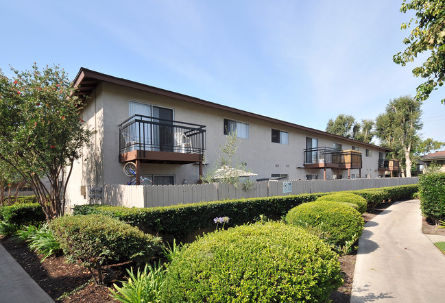 549 N Tustin Ave in Santa Ana, CA - Building Photo - Building Photo