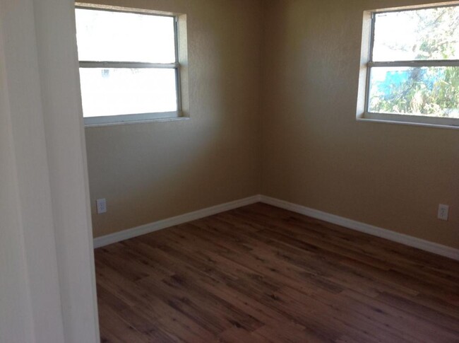 1121 Brownell St in Clearwater, FL - Building Photo - Building Photo