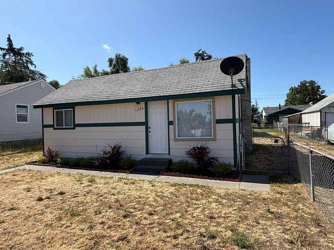 property at 1224 E Columbia Ave