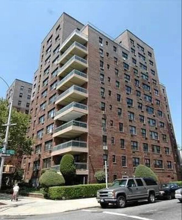 303 Beverley Rd in Brooklyn, NY - Building Photo