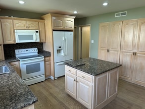 2712 2nd Private Rd in Flossmoor, IL - Building Photo - Building Photo