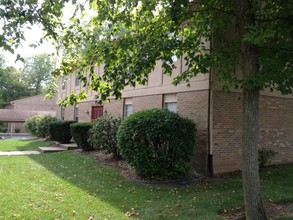 Cambridge Oaks Apartments in Connersville, IN - Building Photo - Building Photo