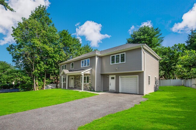 250 Blauvelt Rd in Pearl River, NY - Building Photo - Building Photo