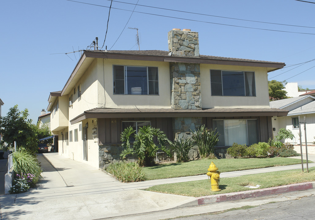 825 N 1st St in Alhambra, CA - Building Photo