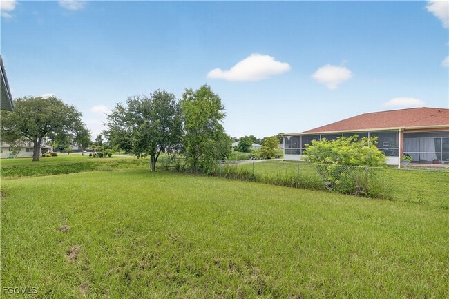 801 Douglas Ave N in Lehigh Acres, FL - Foto de edificio - Building Photo