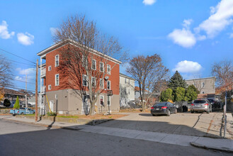 639 Elm St in Woonsocket, RI - Foto de edificio - Building Photo