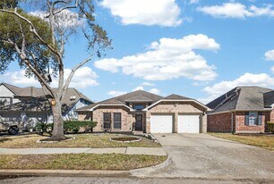 4726 Meadows Edge Ln in Houston, TX - Building Photo