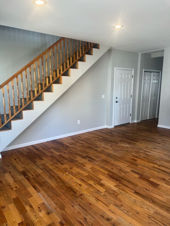 18 Hazel St in Stamford, CT - Building Photo