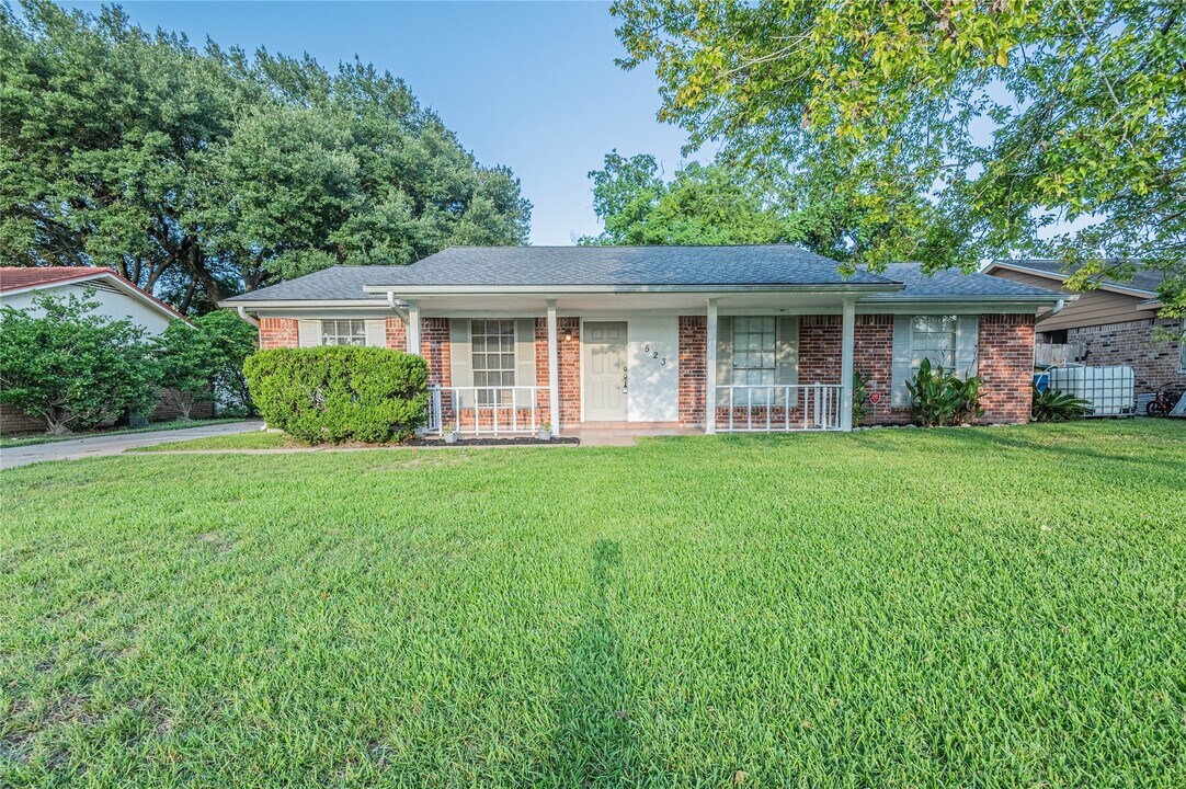 523 International Village Dr in Humble, TX - Building Photo