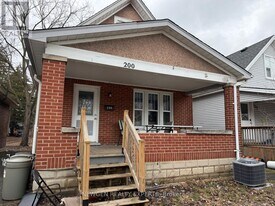 200 Huron St in London, ON - Building Photo
