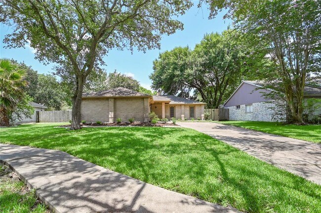 2822 Swan Meadow Ct in League City, TX - Foto de edificio - Building Photo