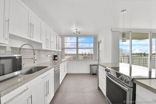 18041 Biscayne Blvd, Unit 801 in Aventura, FL - Building Photo