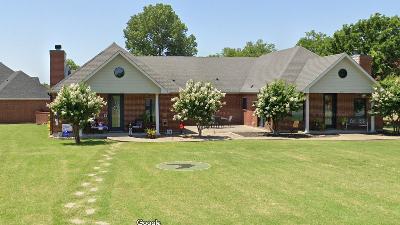 1917 Albert Broadfoot St in Bonham, TX - Building Photo