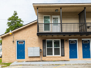 Palmetto Square Apartments in North Charleston, SC - Building Photo - Building Photo