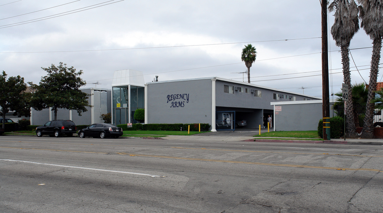 Regency Arms in Lawndale, CA - Building Photo