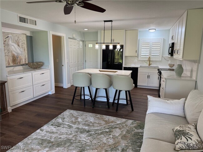 746 Eagle Creek Dr in Naples, FL - Building Photo - Building Photo